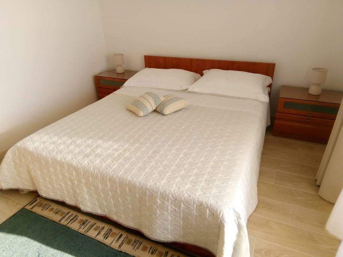 Apartments And Rooms Niksa Podgora Exterior photo