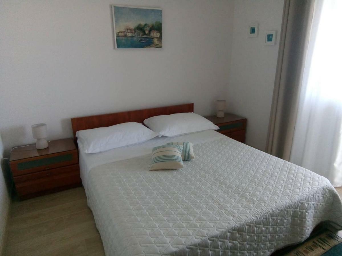 Apartments And Rooms Niksa Podgora Exterior photo