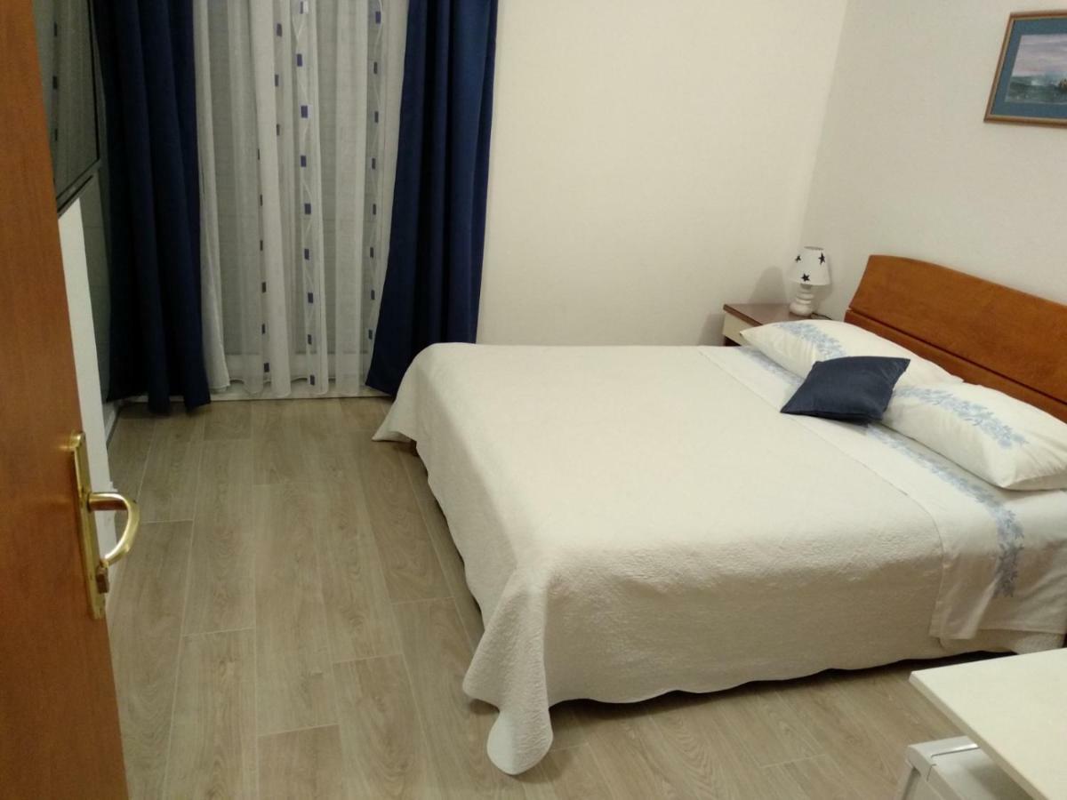 Apartments And Rooms Niksa Podgora Exterior photo
