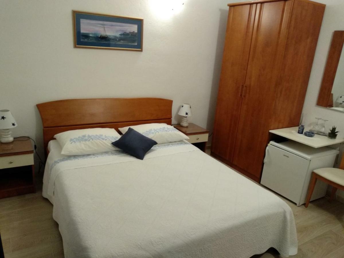 Apartments And Rooms Niksa Podgora Exterior photo